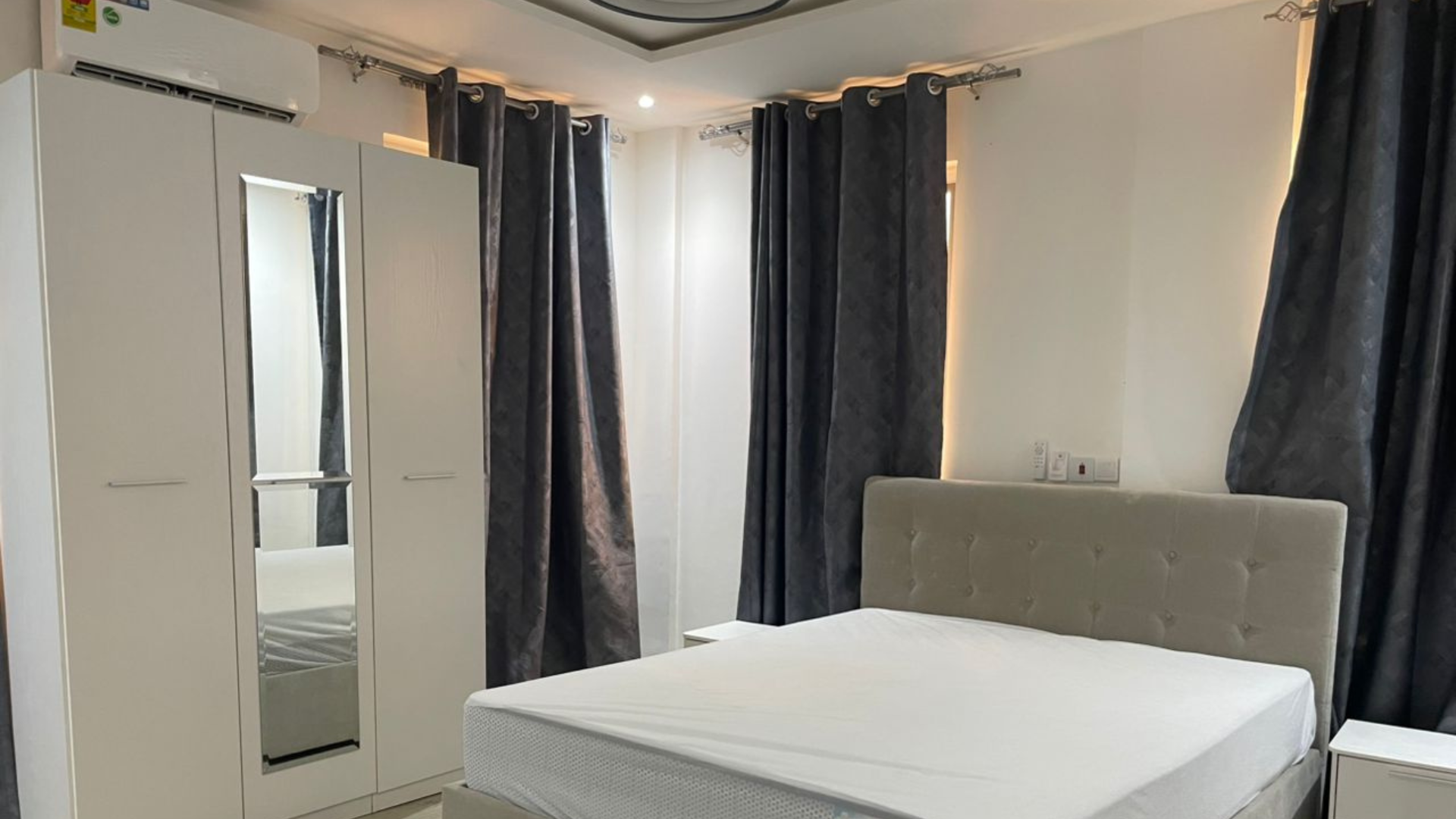 Apt 5 - Two Bedroom Apartment with a balcony